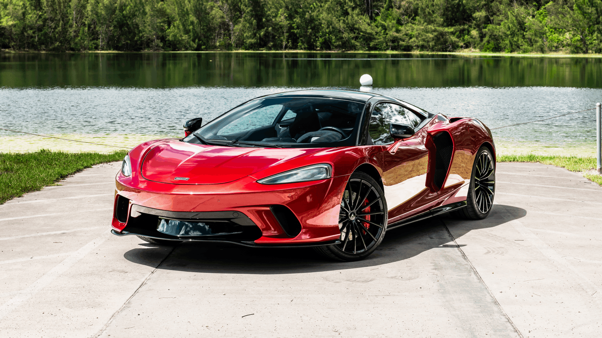 McLaren GT