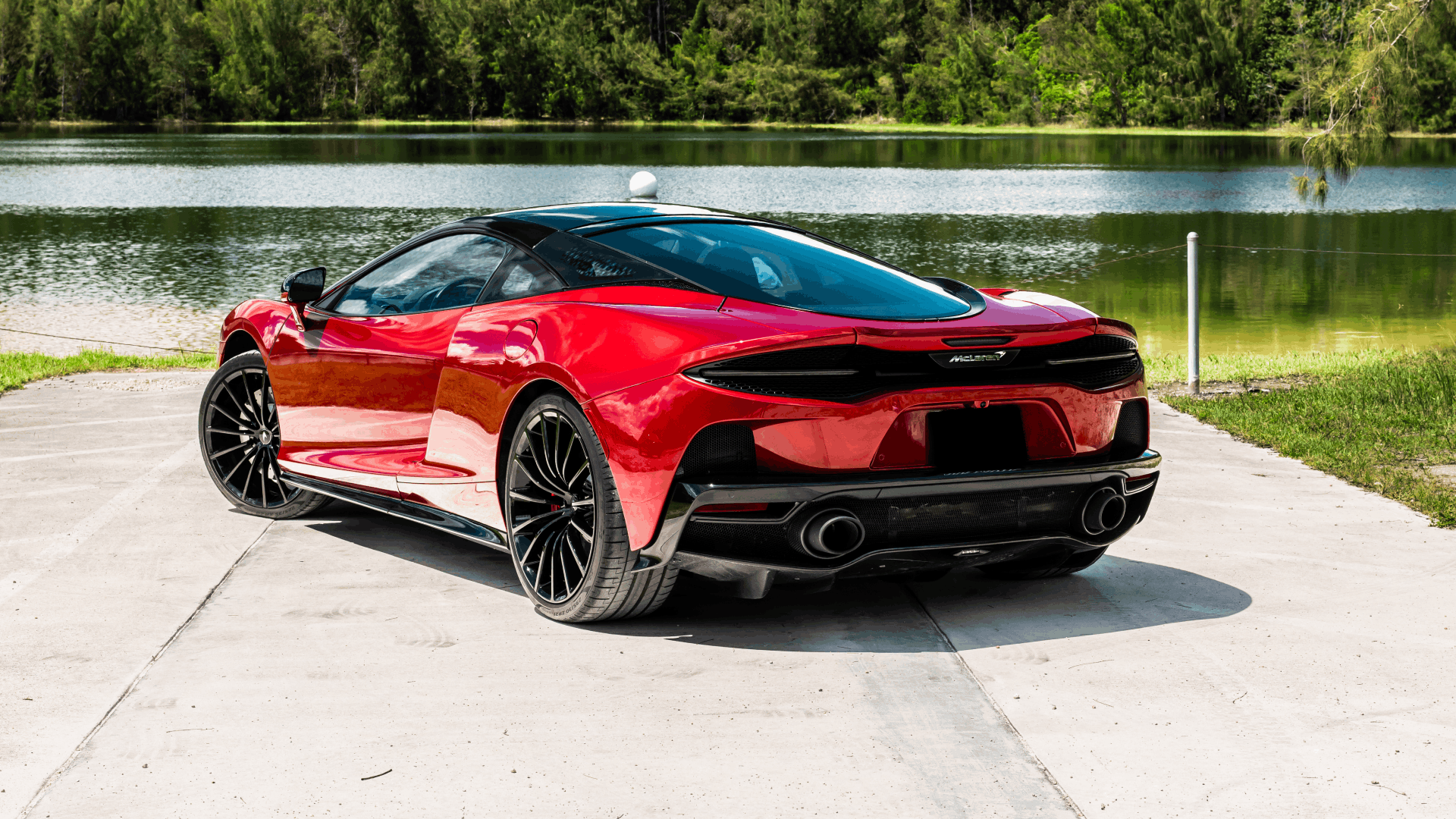 McLaren GT